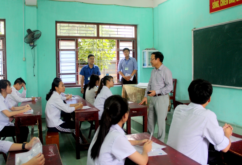 Lãnh đạo tỉnh Quảng Ninh kiểm tra công tác chuẩn bị cho Kỳ thi THPT quốc gia